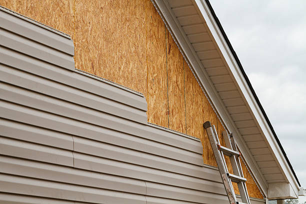 Professional Siding Installation technician working in Franklin, NJ